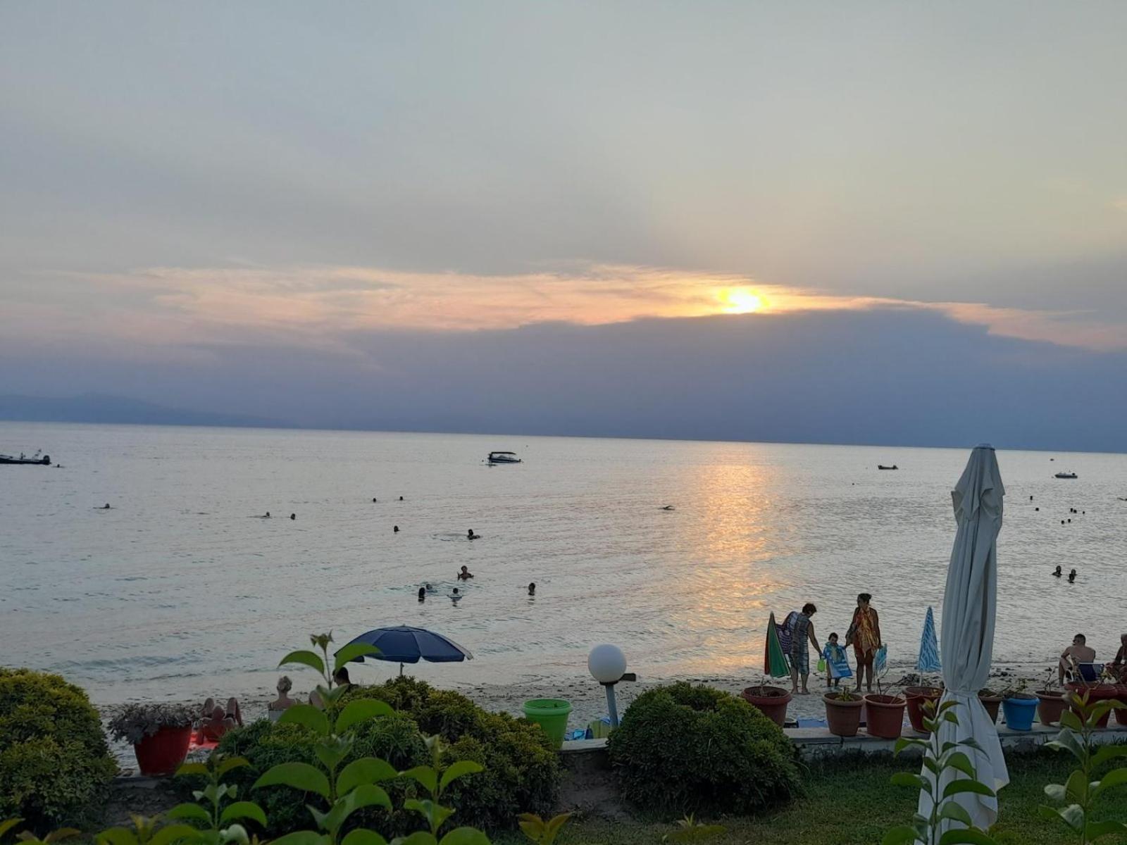 Iris Seafront Apartments ฟูร์กา ภายนอก รูปภาพ